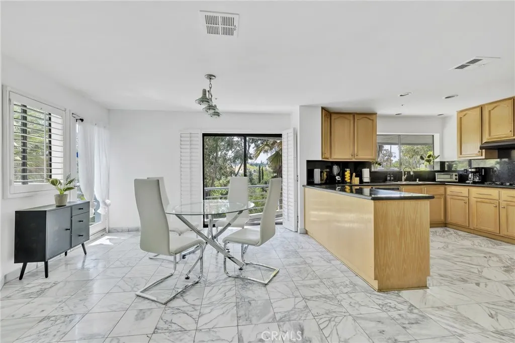 4939 Medina Drive, Woodland Hills, California 91364 home-pic-14