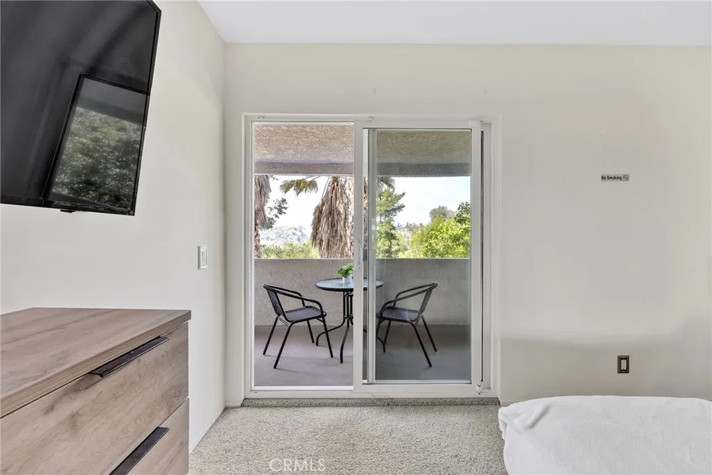 4939 Medina Drive, Woodland Hills, California 91364 home-pic-35