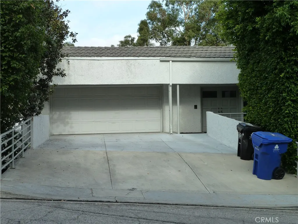 4939 Medina Drive, Woodland Hills, California 91364 home-pic-1