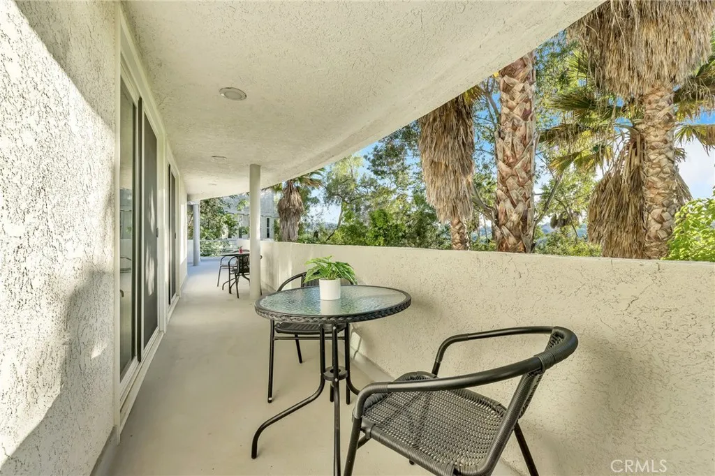 4939 Medina Drive, Woodland Hills, California 91364 home-pic-28