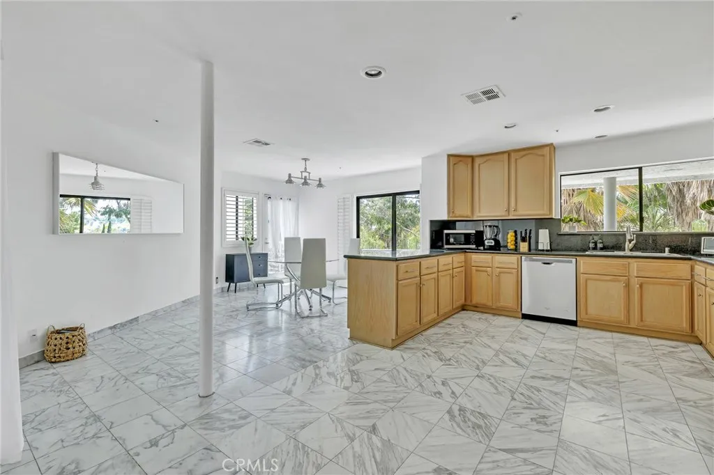 4939 Medina Drive, Woodland Hills, California 91364 home-pic-10