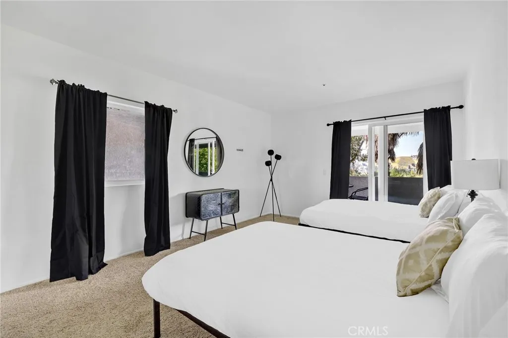4939 Medina Drive, Woodland Hills, California 91364 home-pic-37