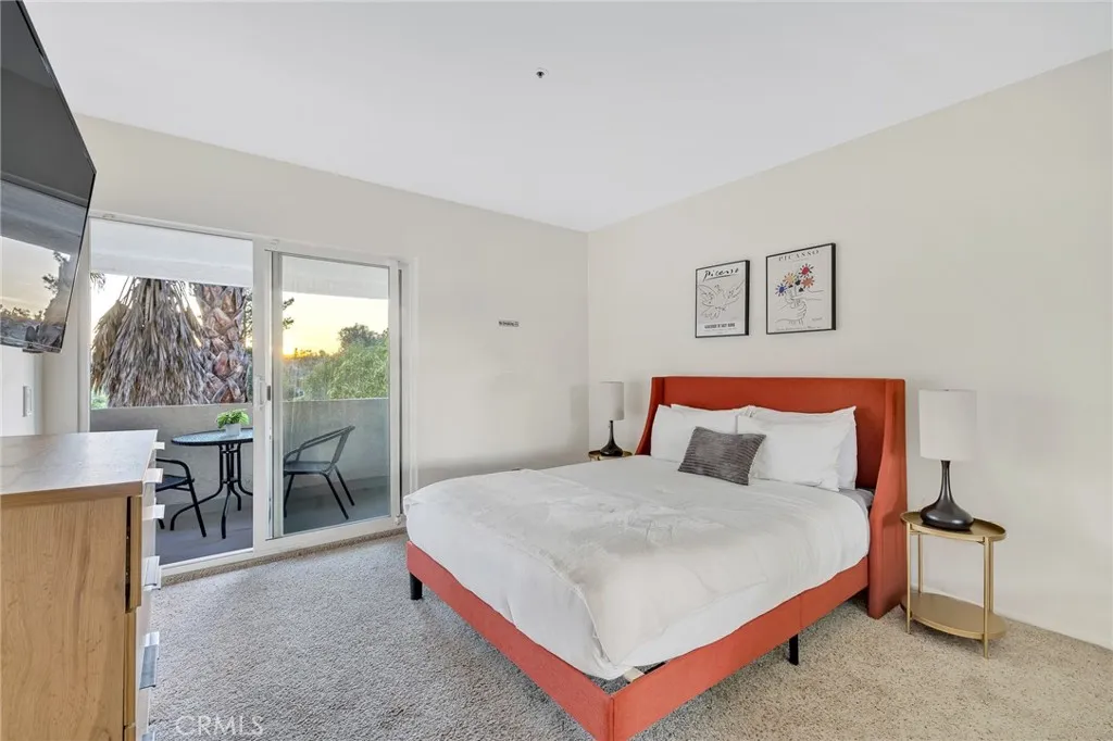 4939 Medina Drive, Woodland Hills, California 91364 home-pic-32