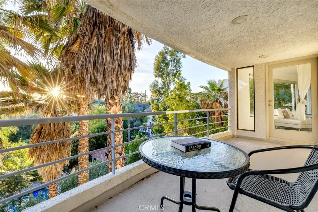 4939 Medina Drive, Woodland Hills, California 91364 home-pic-31