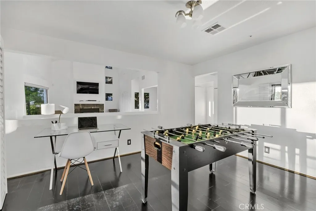 4939 Medina Drive, Woodland Hills, California 91364 home-pic-8