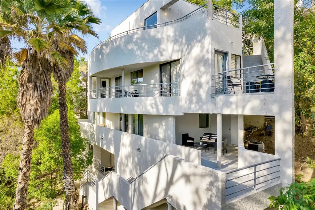 4939 Medina Drive, Woodland Hills, California 91364 home-pic-0