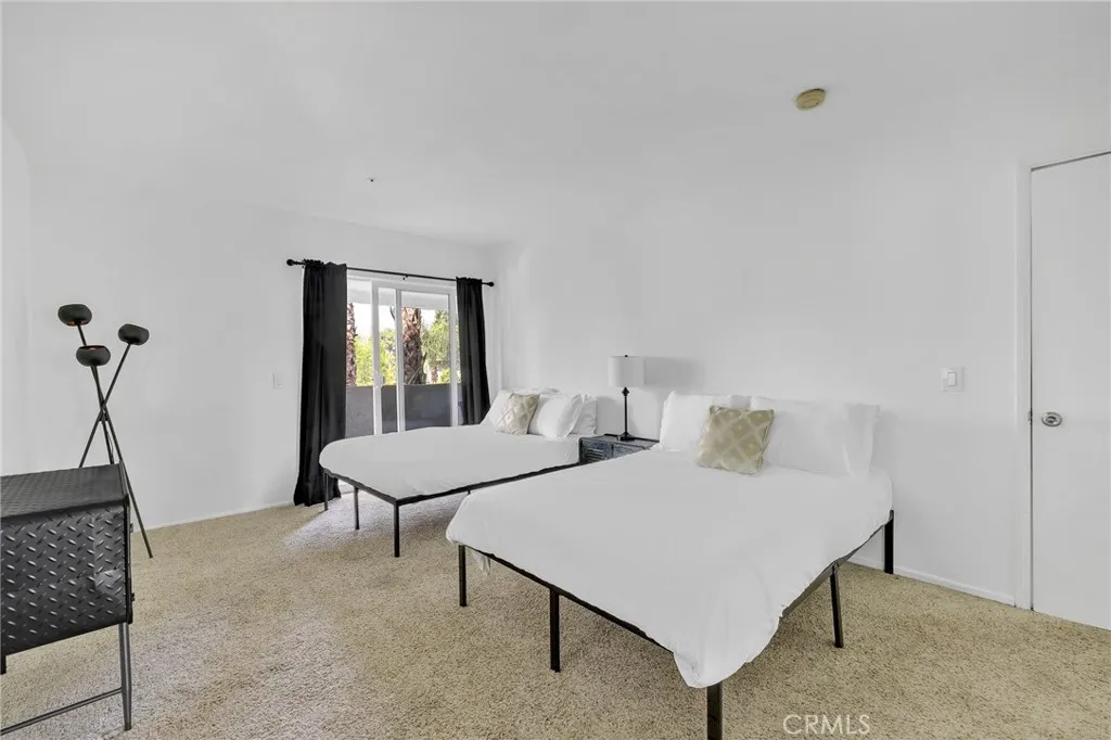 4939 Medina Drive, Woodland Hills, California 91364 home-pic-38