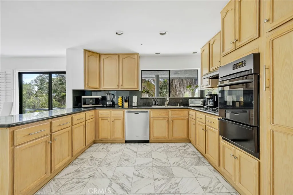 4939 Medina Drive, Woodland Hills, California 91364 home-pic-12