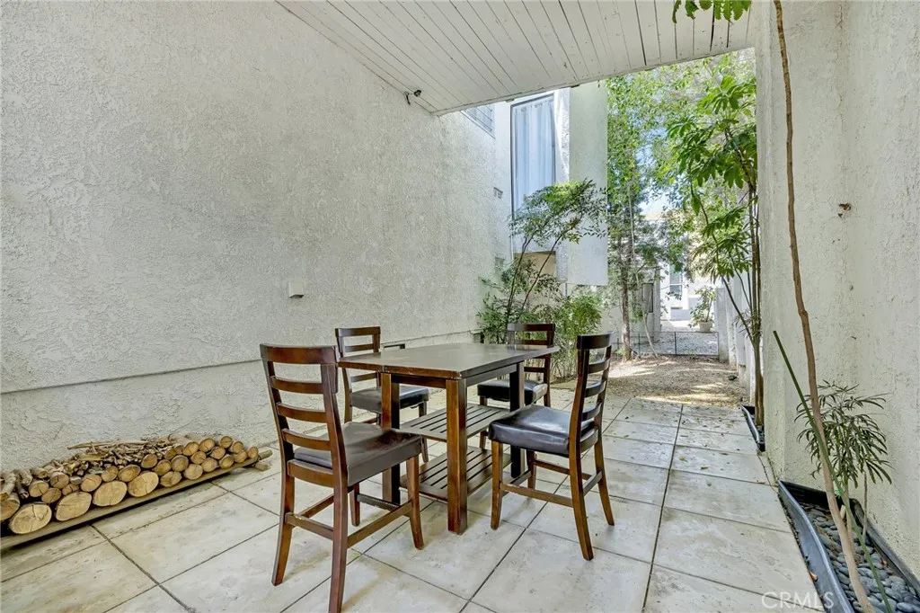 4939 Medina Drive, Woodland Hills, California 91364 home-pic-39