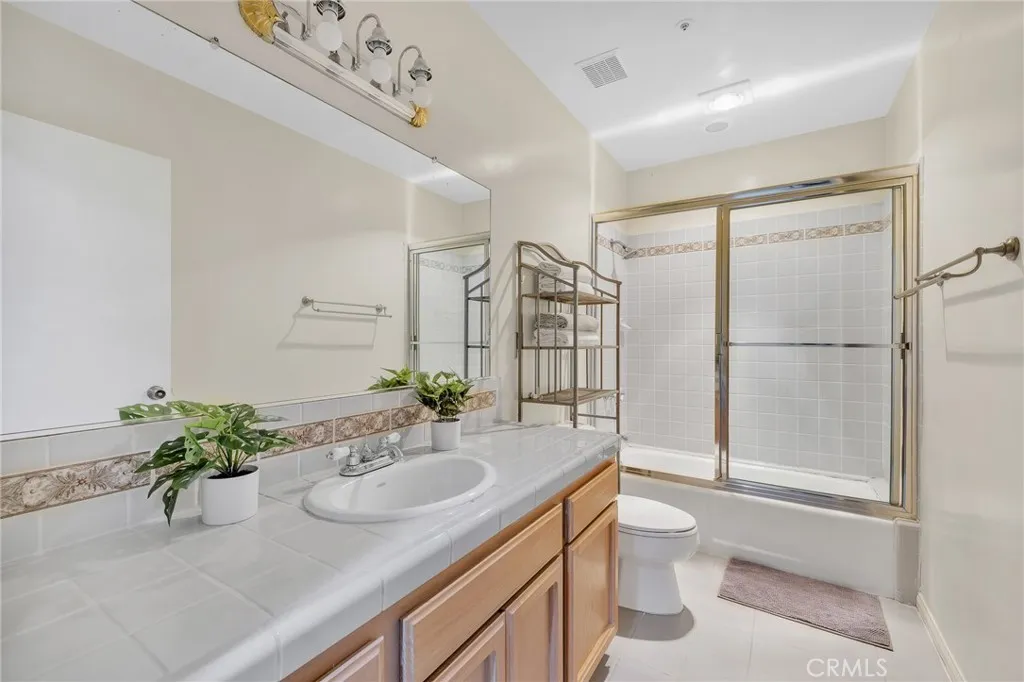 4939 Medina Drive, Woodland Hills, California 91364 home-pic-36