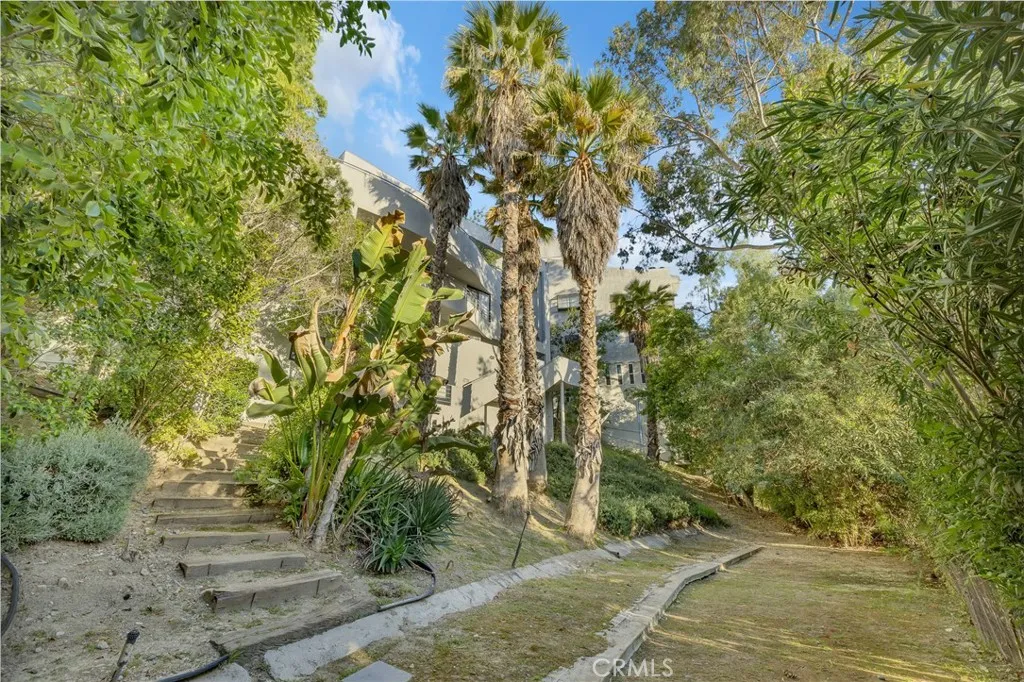 4939 Medina Drive, Woodland Hills, California 91364 home-pic-42