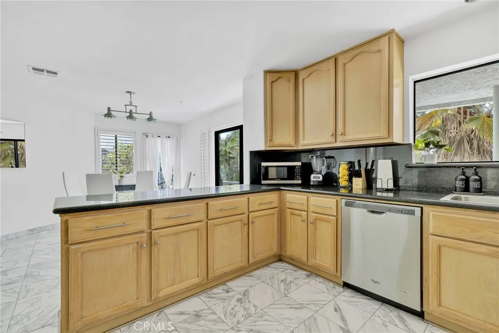 4939 Medina Drive, Woodland Hills, California 91364 home-pic-11