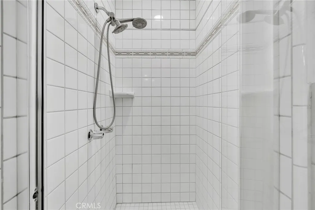 4939 Medina Drive, Woodland Hills, California 91364 home-pic-26