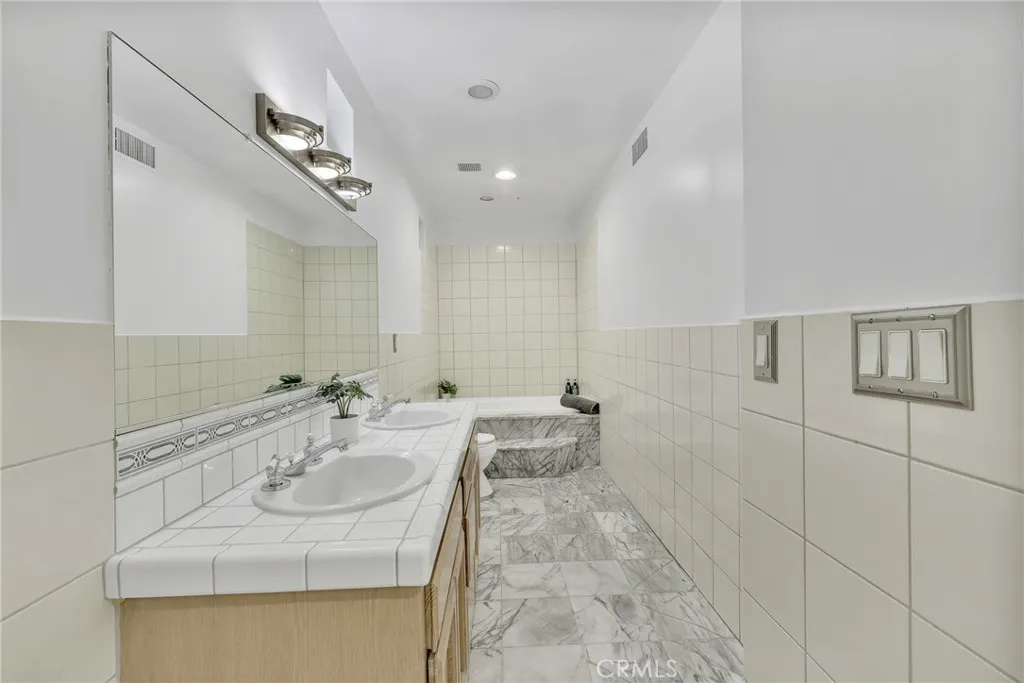 4939 Medina Drive, Woodland Hills, California 91364 home-pic-23