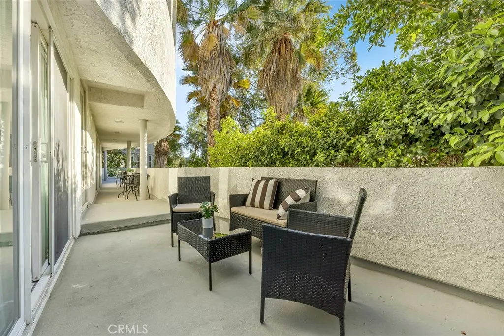 4939 Medina Drive, Woodland Hills, California 91364 home-pic-27