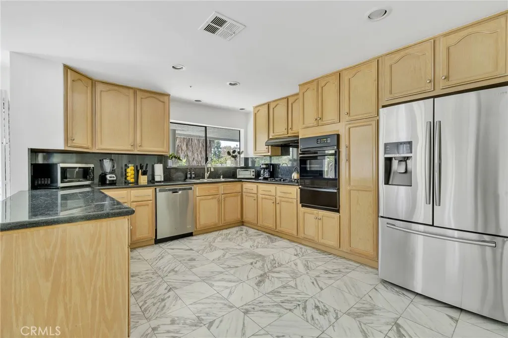 4939 Medina Drive, Woodland Hills, California 91364 home-pic-13