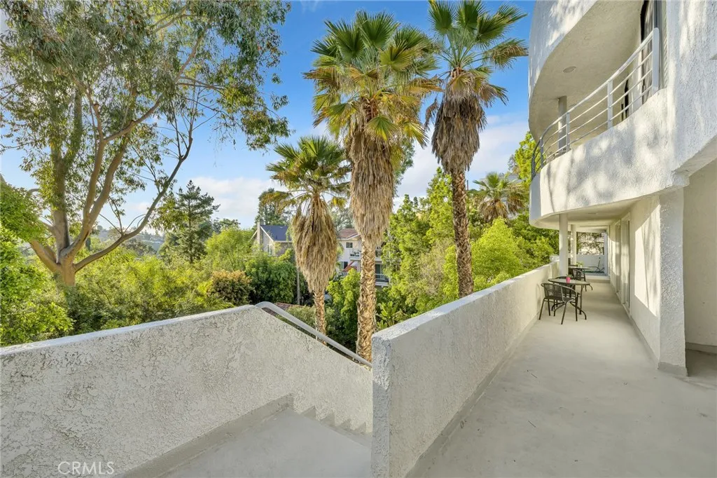4939 Medina Drive, Woodland Hills, California 91364 home-pic-30
