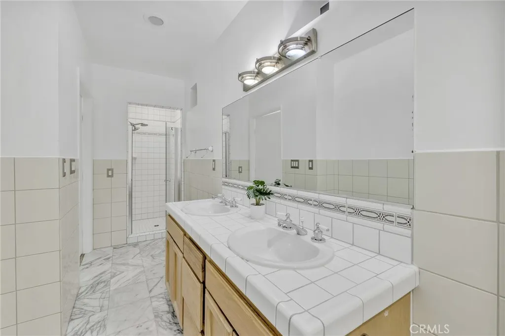 4939 Medina Drive, Woodland Hills, California 91364 home-pic-25