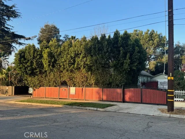 1355 N Gordon Street, Pomona, California 91768 home-pic-3