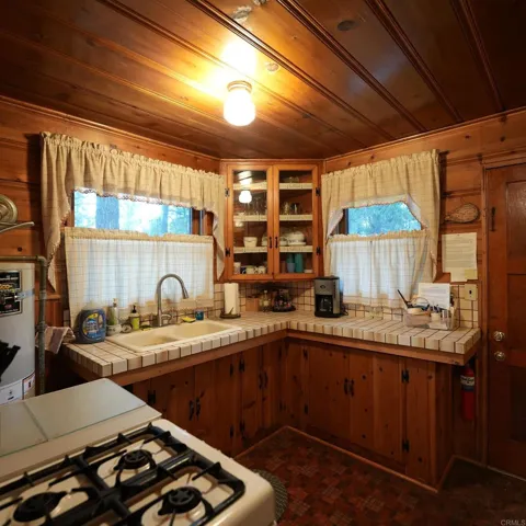 255 Pine Ln, Sugarloaf, California 92386