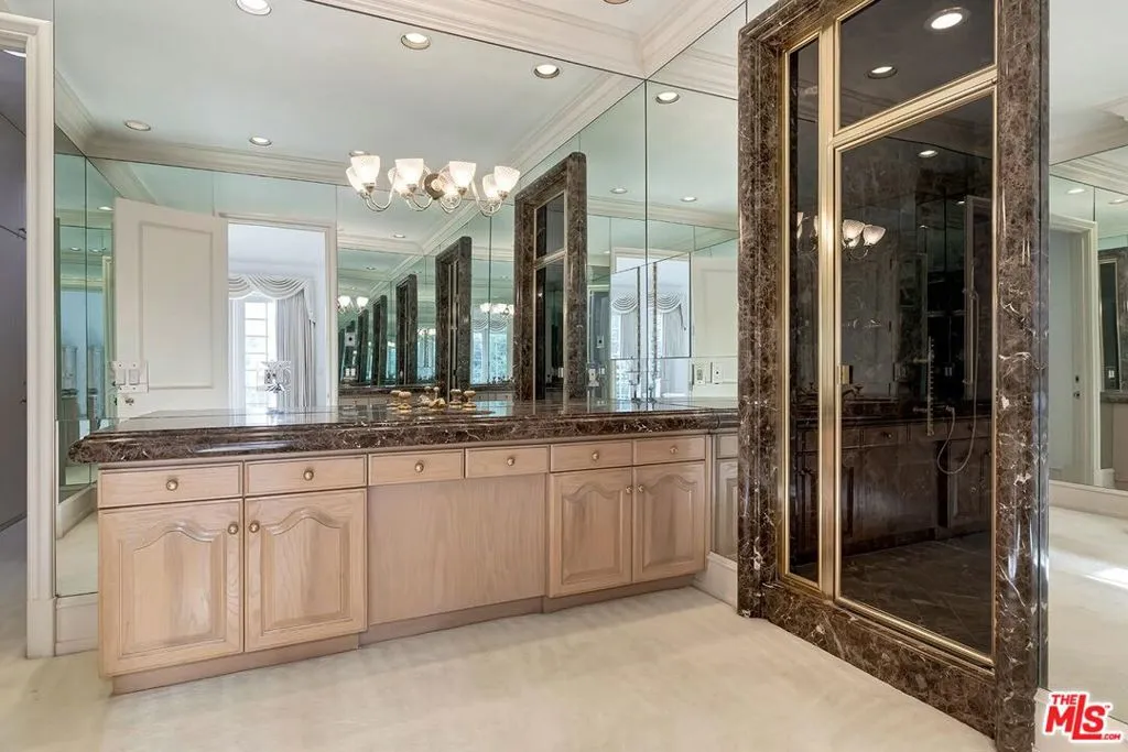 701 N Beverly Drive, Beverly Hills, California 90210 home-pic-19