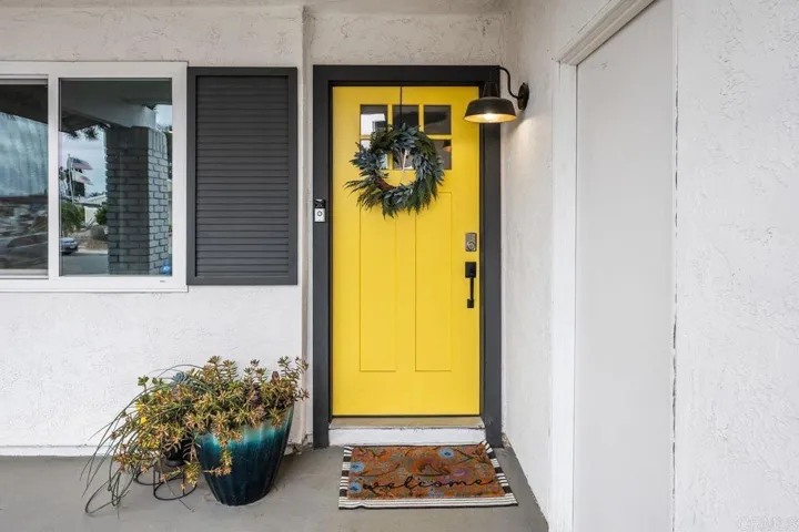 9306 Nalini Ct., Santee, California 92071