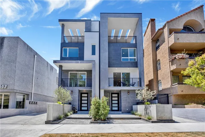 14570 1/2 Dickens Street, Sherman Oaks, California 91403