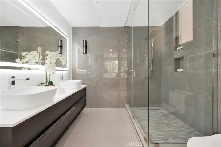 14570 1/2 Dickens Street, Sherman Oaks, California 91403
