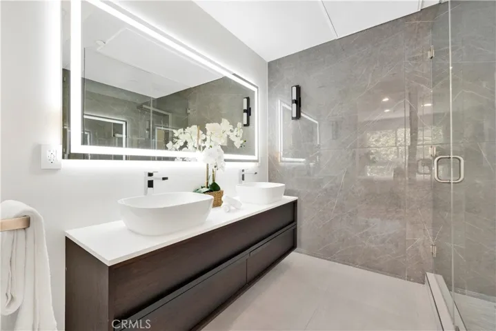 14570 1/2 Dickens Street, Sherman Oaks, California 91403