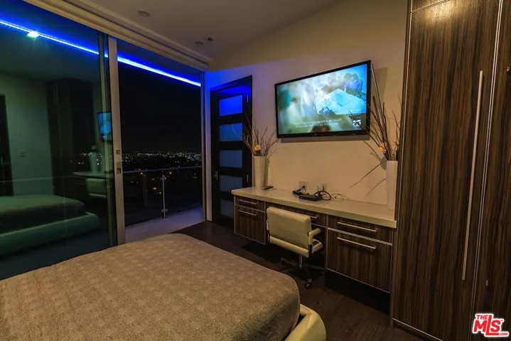 6447 Weidlake Drive, Los Angeles, California 90068