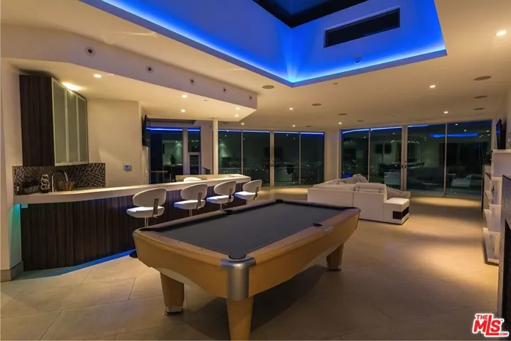6447 Weidlake Drive, Los Angeles, California 90068