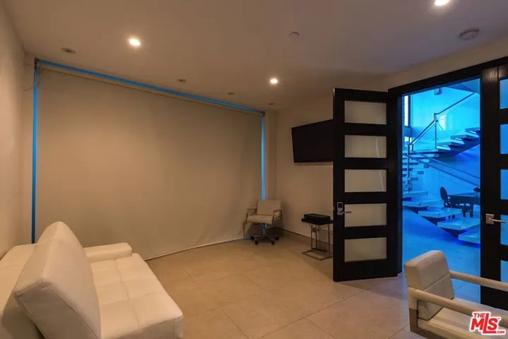 6447 Weidlake Drive, Los Angeles, California 90068