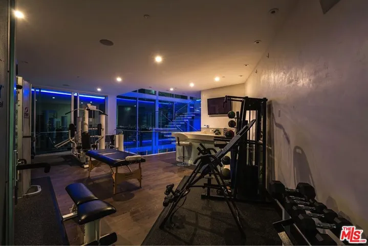 6447 Weidlake Drive, Los Angeles, California 90068