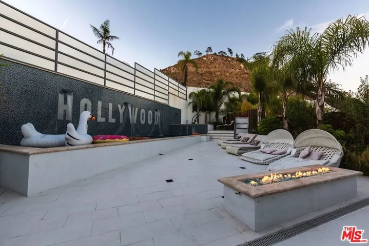 6447 Weidlake Drive, Los Angeles, California 90068