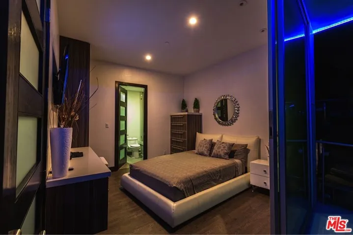 6447 Weidlake Drive, Los Angeles, California 90068