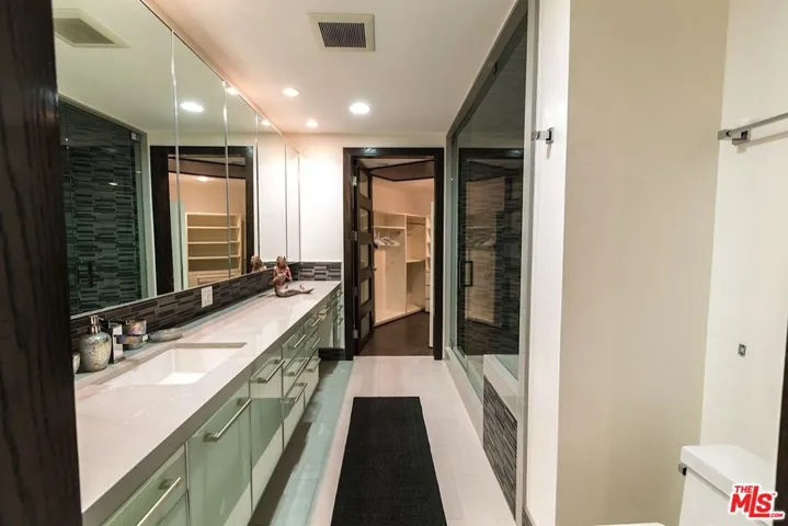 6447 Weidlake Drive, Los Angeles, California 90068