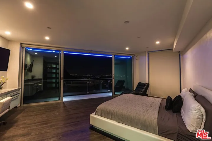 6447 Weidlake Drive, Los Angeles, California 90068