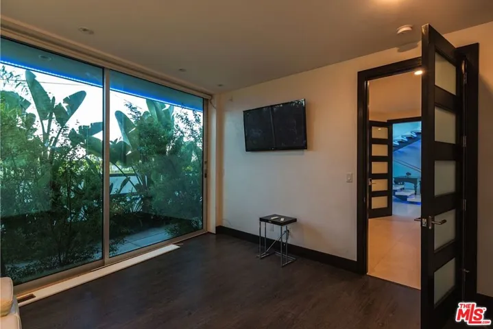 6447 Weidlake Drive, Los Angeles, California 90068