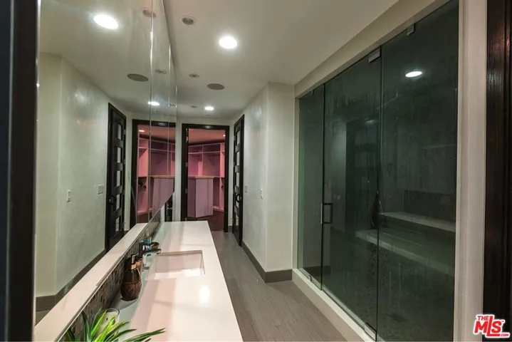 6447 Weidlake Drive, Los Angeles, California 90068