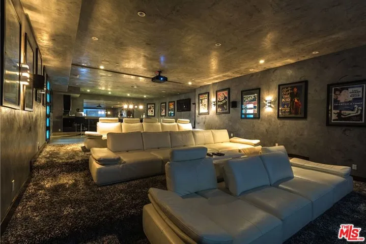 6447 Weidlake Drive, Los Angeles, California 90068