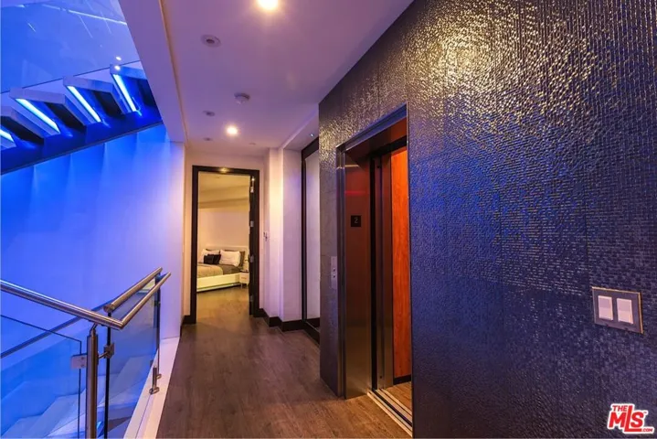 6447 Weidlake Drive, Los Angeles, California 90068