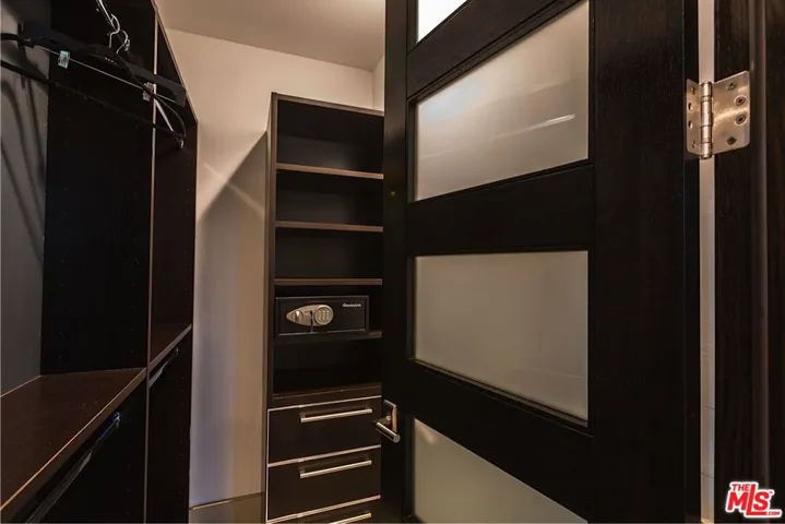 6447 Weidlake Drive, Los Angeles, California 90068
