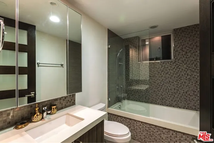 6447 Weidlake Drive, Los Angeles, California 90068