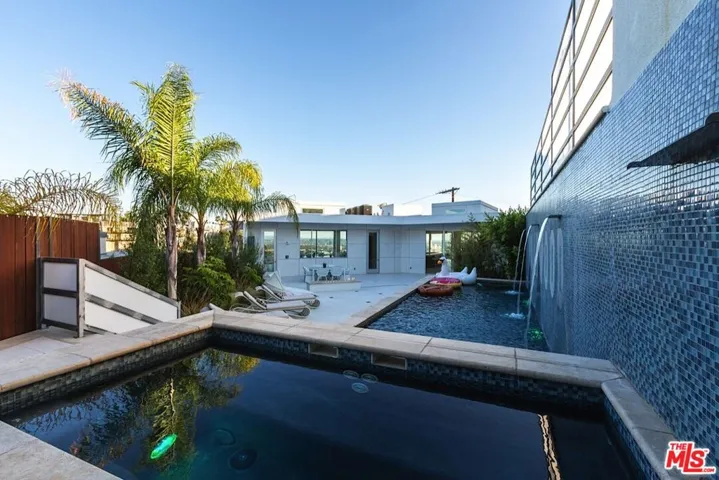 6447 Weidlake Drive, Los Angeles, California 90068