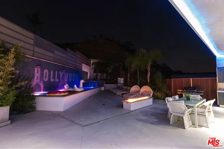 6447 Weidlake Drive, Los Angeles, California 90068