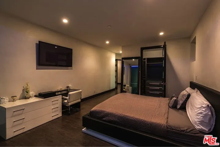 6447 Weidlake Drive, Los Angeles, California 90068