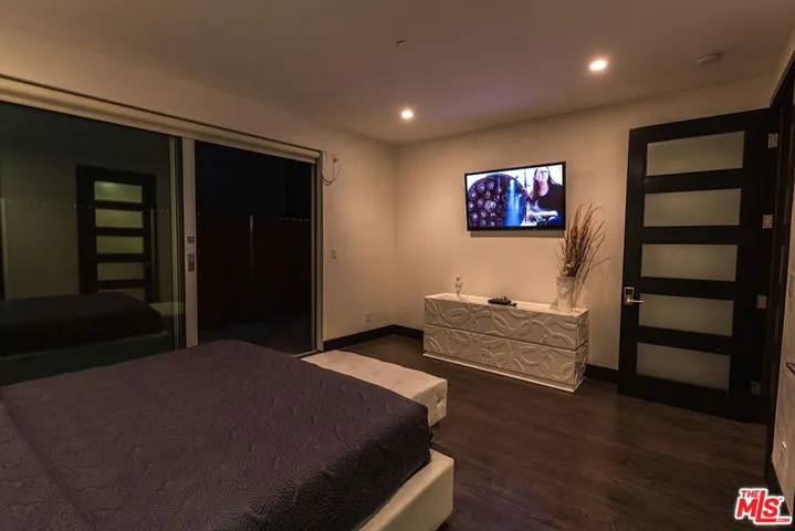 6447 Weidlake Drive, Los Angeles, California 90068