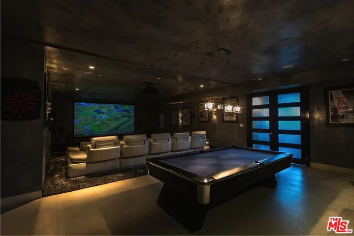 6447 Weidlake Drive, Los Angeles, California 90068