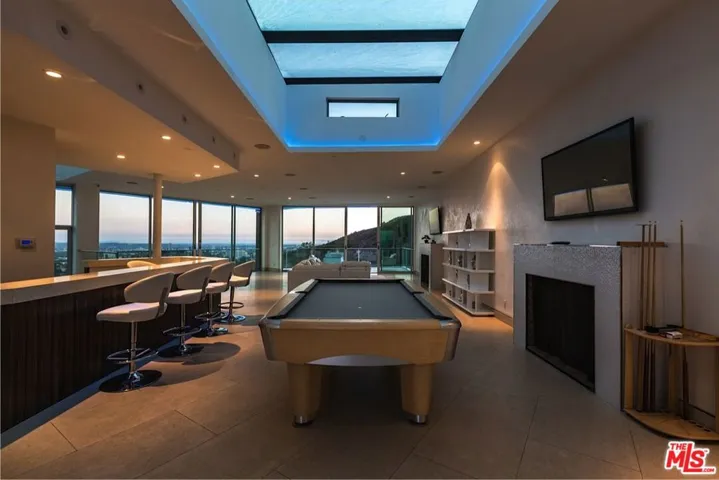 6447 Weidlake Drive, Los Angeles, California 90068