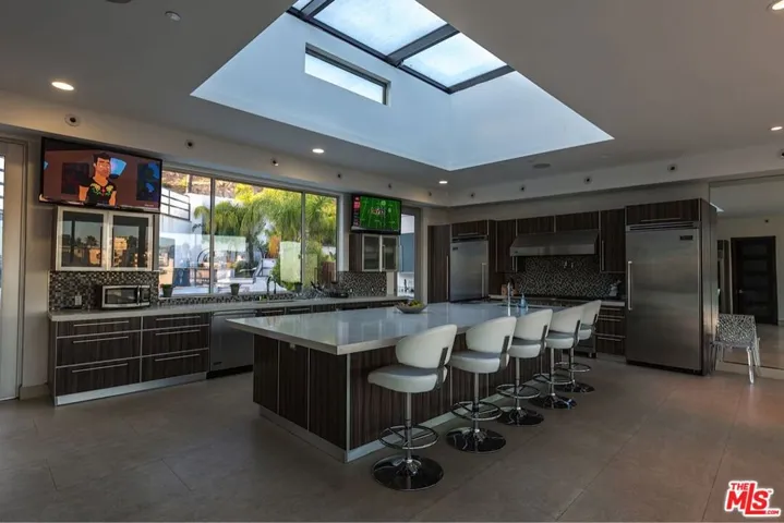 6447 Weidlake Drive, Los Angeles, California 90068
